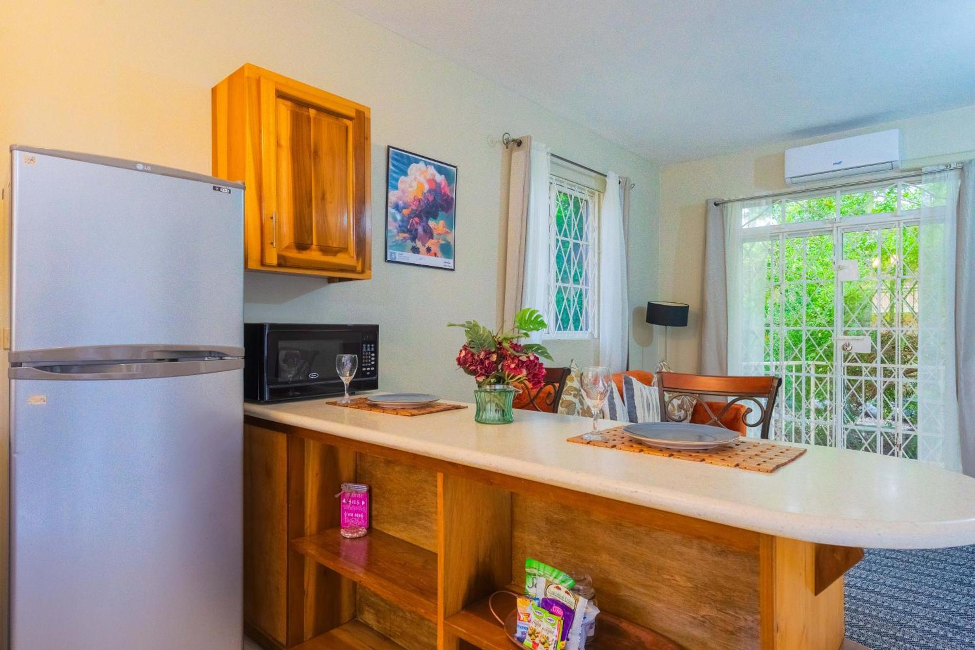 Musgrave Annex- Comfy 1 Bedroom Apartment On The Ground Floor キングストン エクステリア 写真